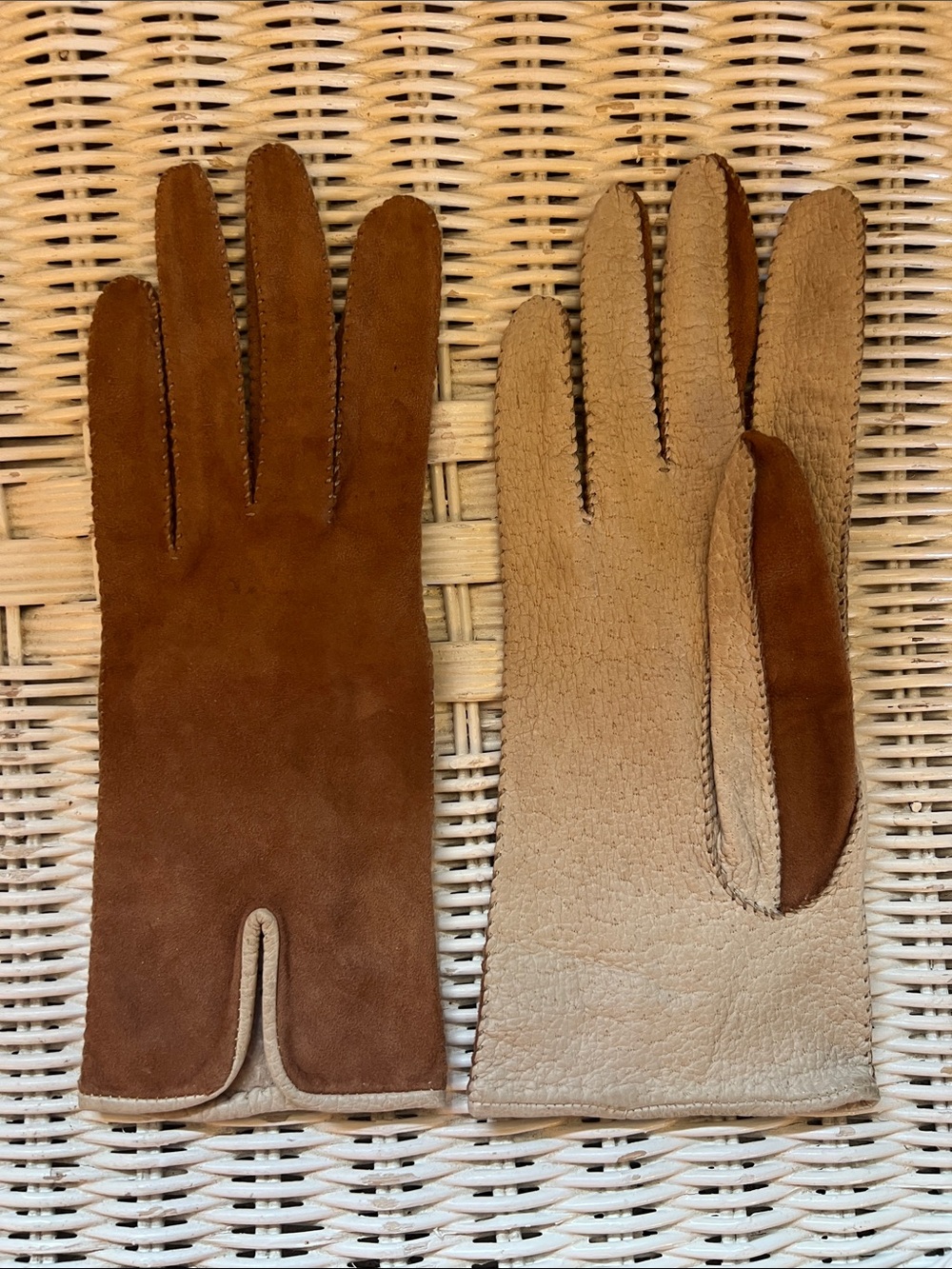 Vintage Suede Leather Gloves - Picture 3 of 12